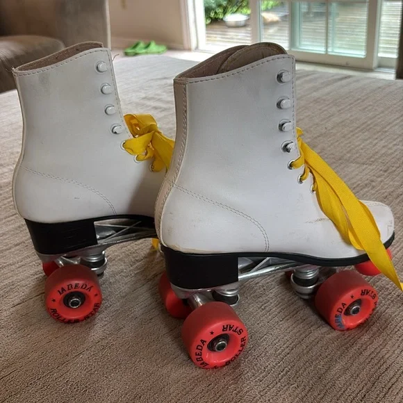 Roller Skates - Women’s Size 6 - Picture 6 of 7